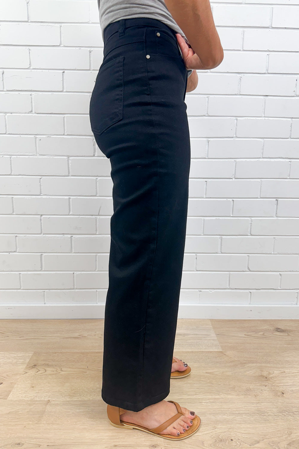 Harley Mid Rise Wide Leg Jeans Petite - Black