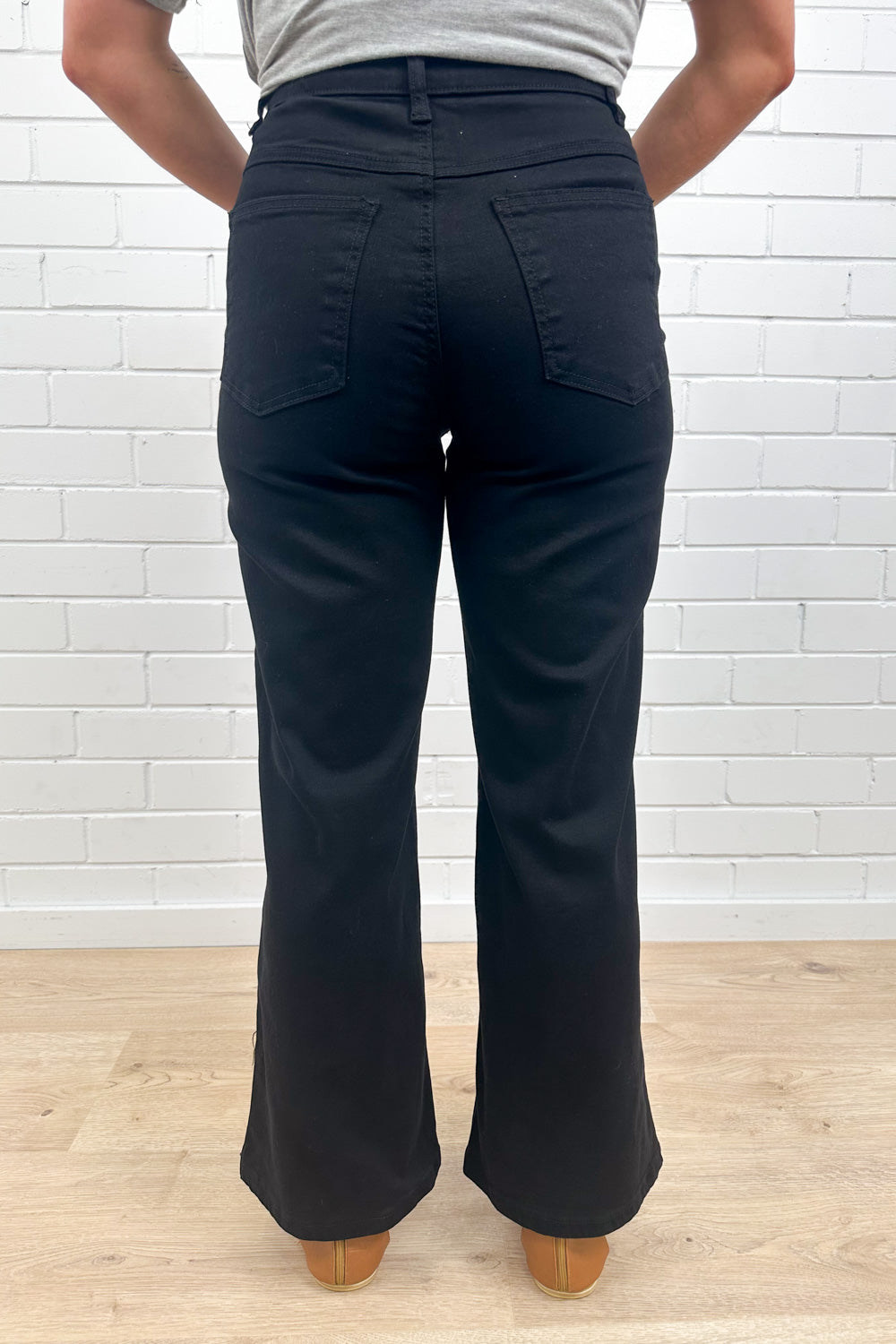 Harley Mid Rise Wide Leg Jeans Petite - Black