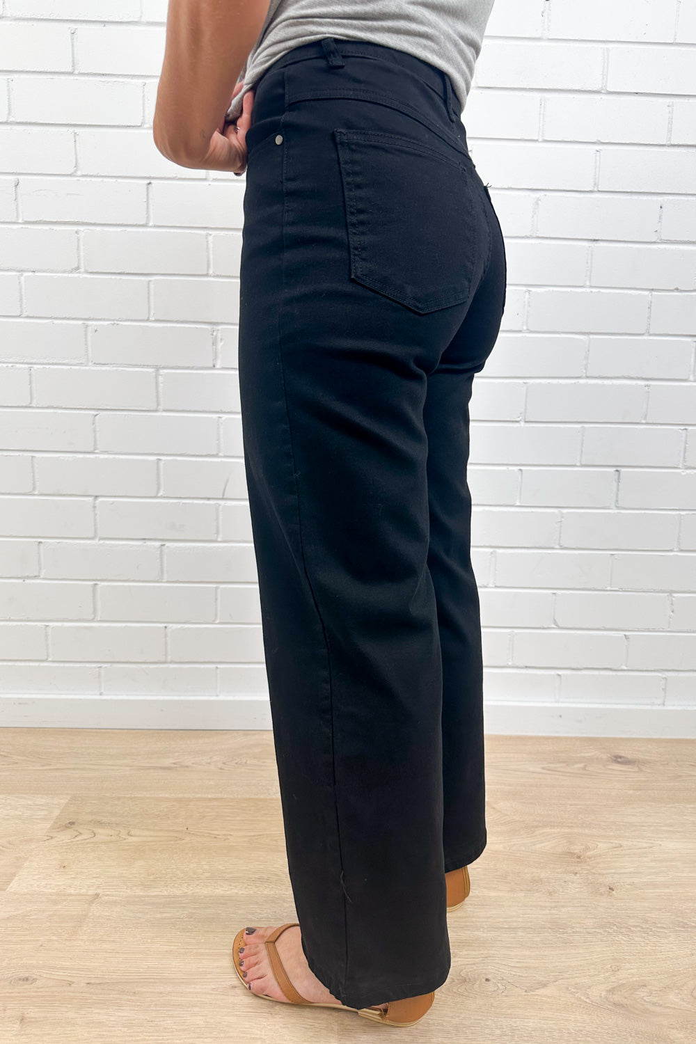 Harley Mid Rise Wide Leg Jeans Petite - Black