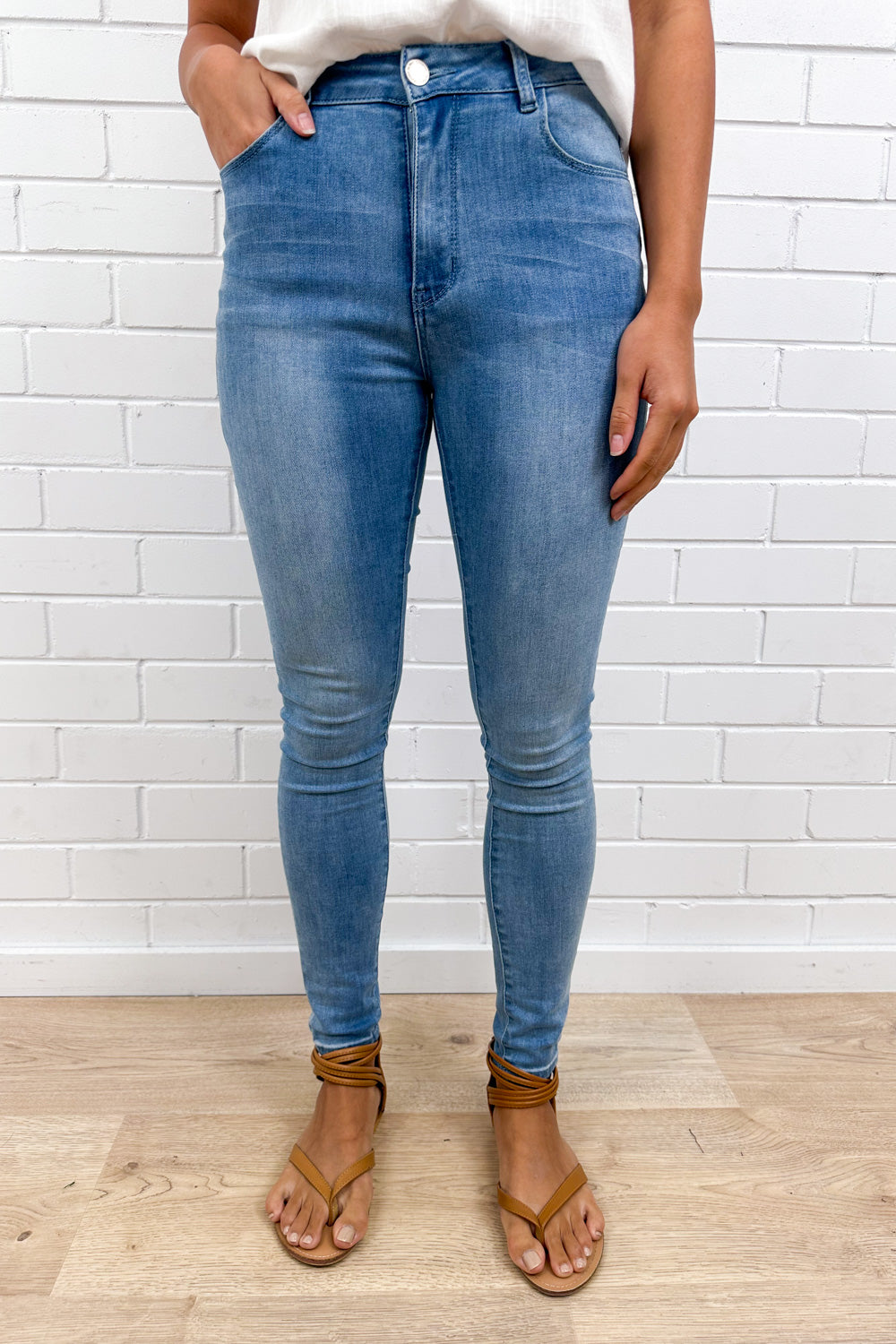 Leigh Mid Rise Skinny Jean - Light Denim