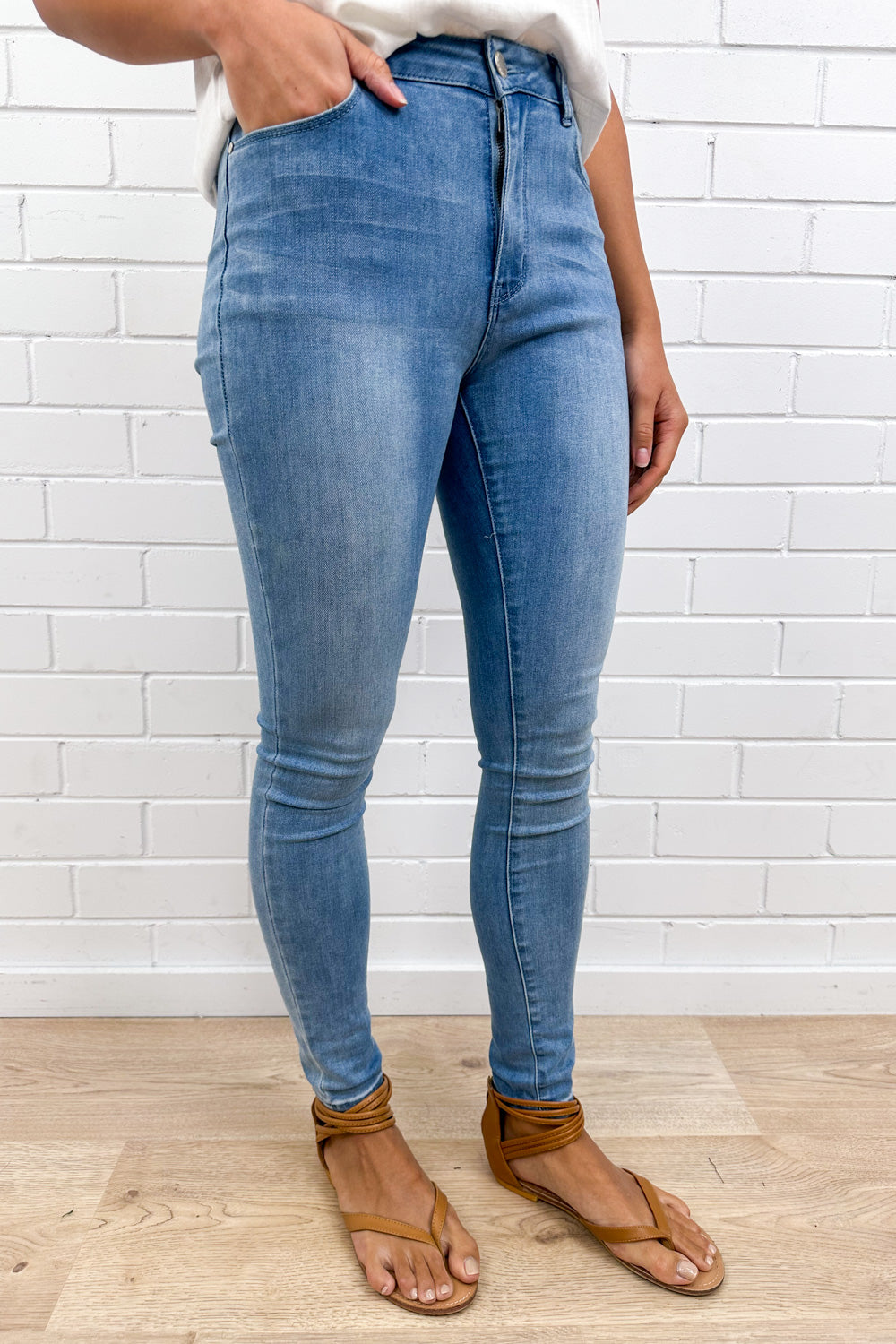Leigh Mid Rise Skinny Jean - Light Denim