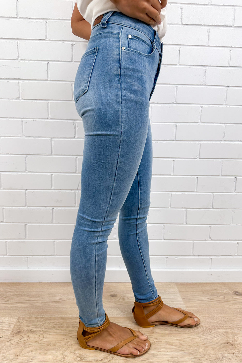 Leigh Mid Rise Skinny Jean - Light Denim