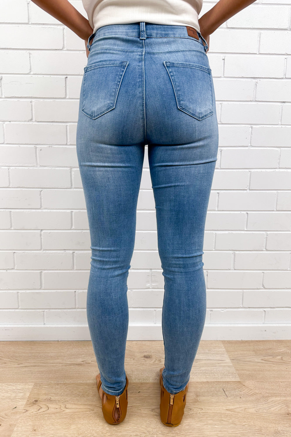 Leigh Mid Rise Skinny Jean - Light Denim